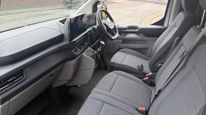 Ford Transit Custom 280 L2 Diesel Fwd 2.0 EcoBlue 136ps H1 Van Limited - Image 13